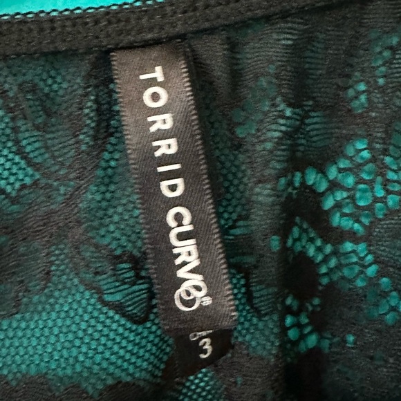 Torrid curve 3X stretch lace 3/4 sleeve crop top - Picture 5 of 5